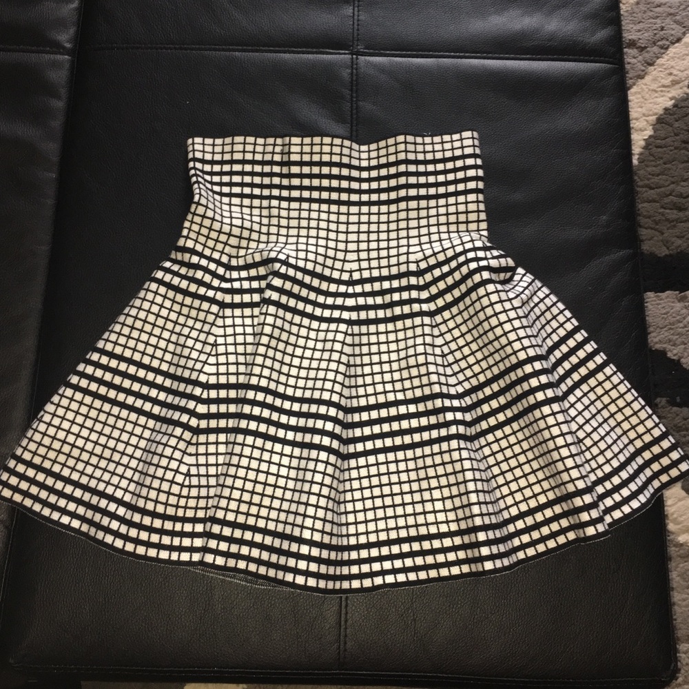 Max Studio Plaid Skirt Size S/M Knit Soft NWT